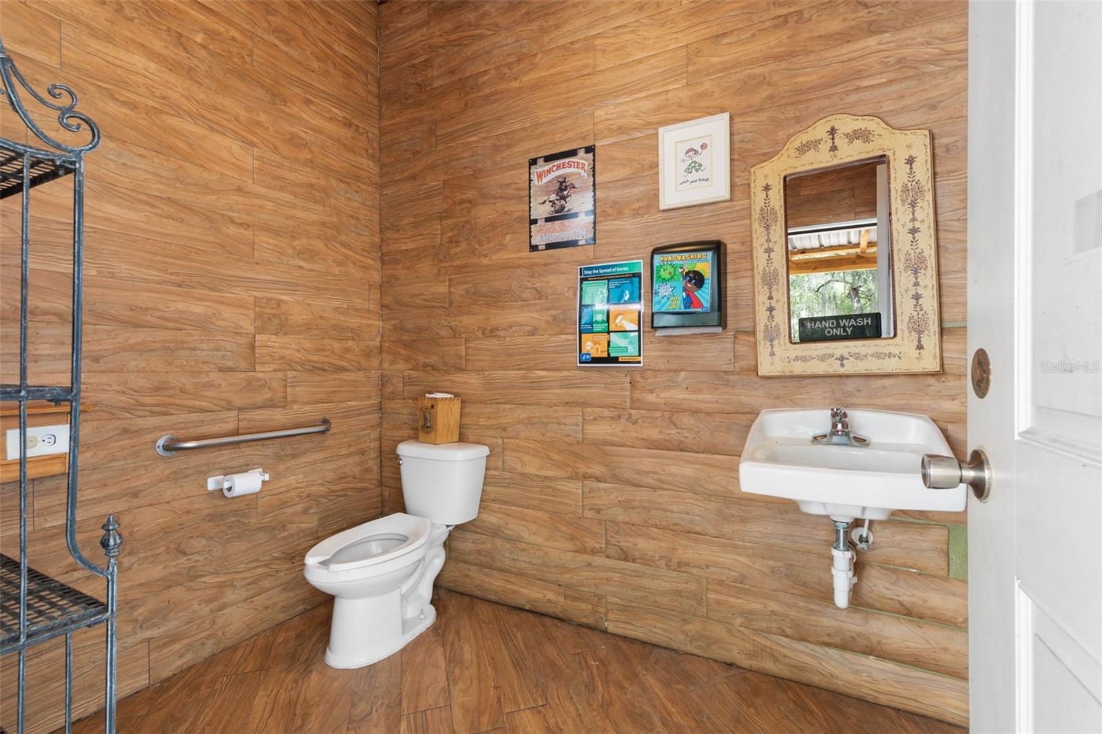 Image 57 of 61 For 5011 John Anderson Highway