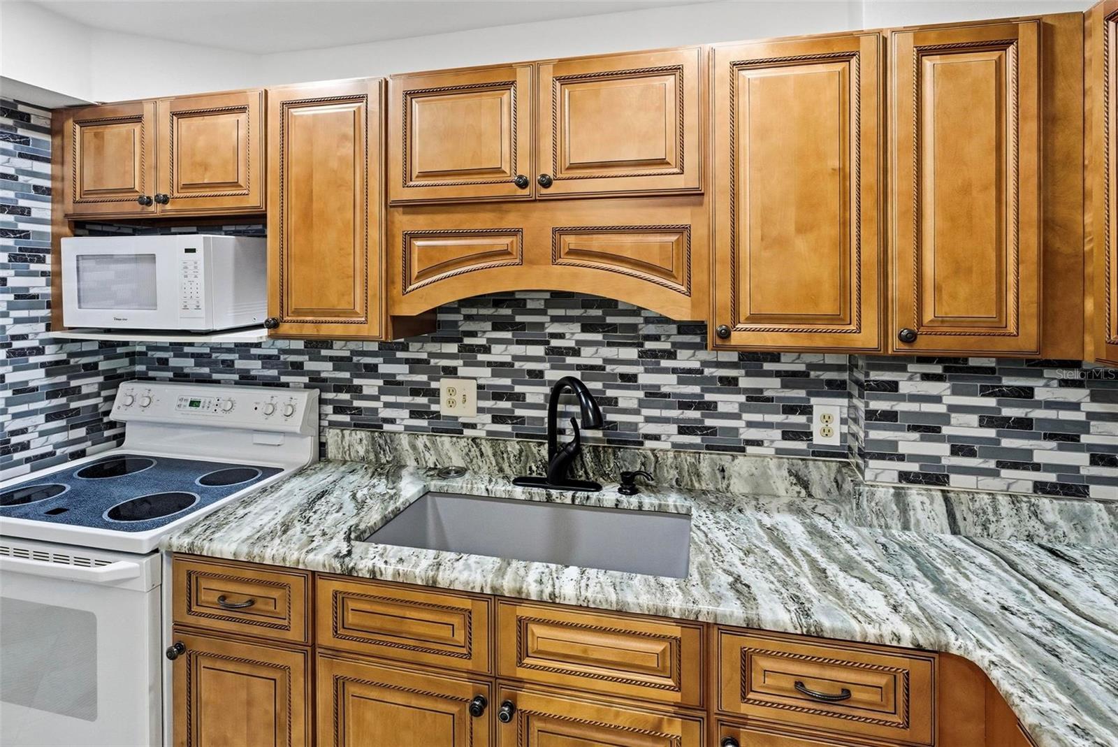 Image 8 of 62 For 925 Halifax Avenue 103