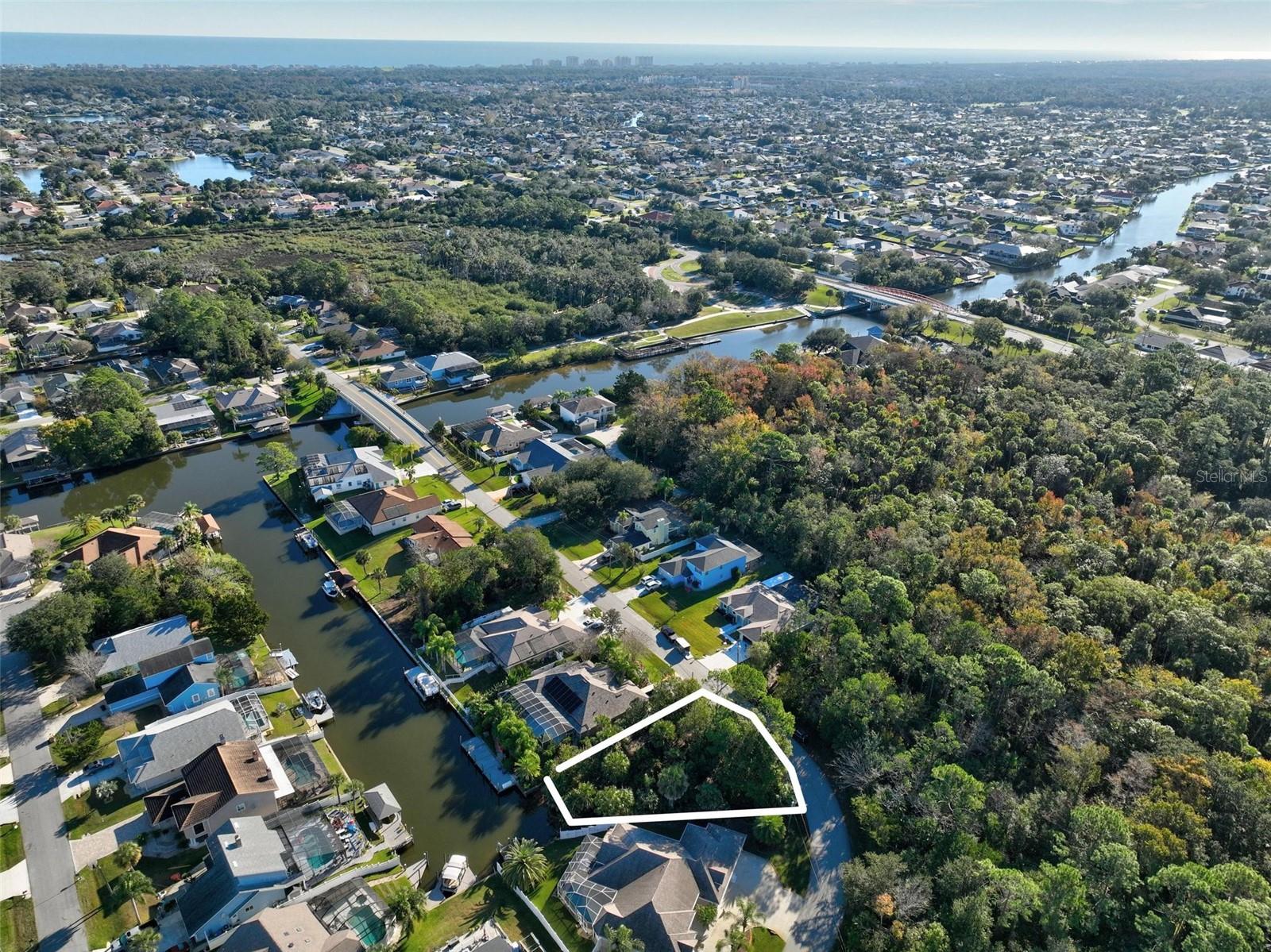 Image 11 of 25 For 27 Colechester Lane