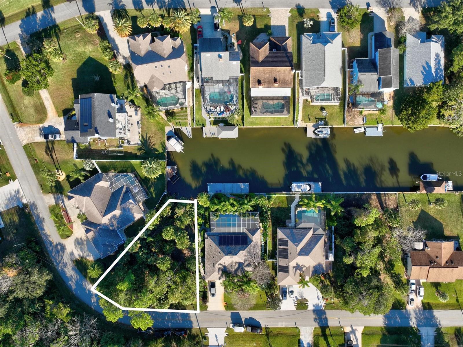 Image 16 of 25 For 27 Colechester Lane