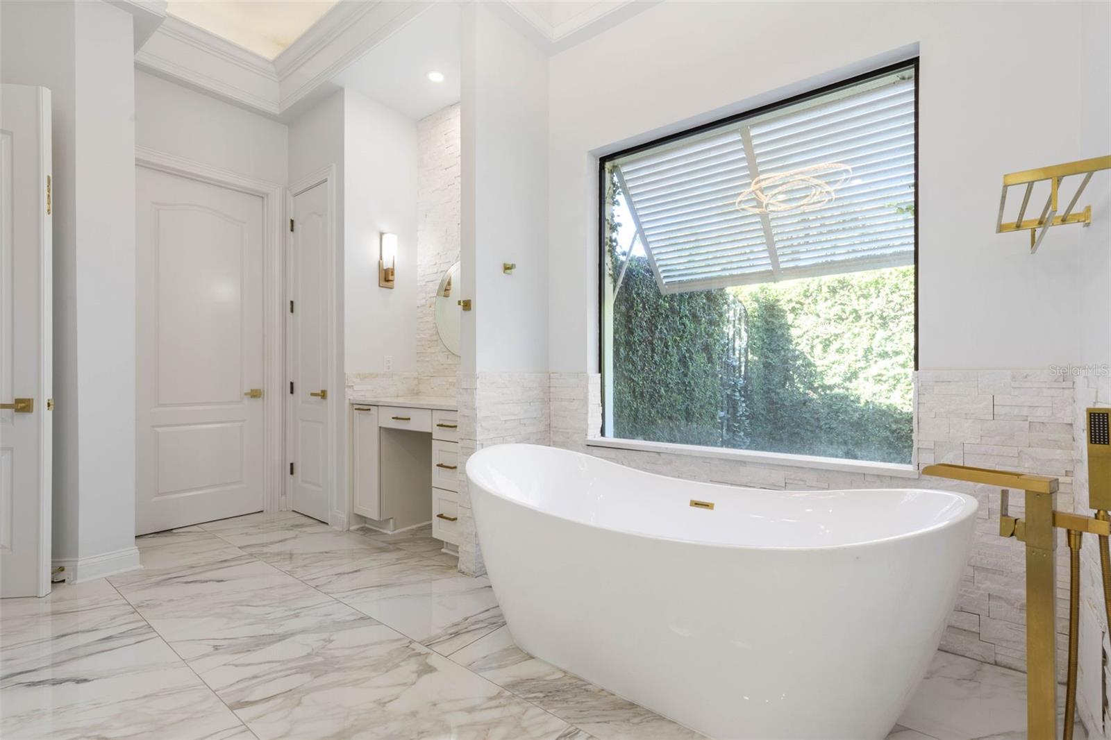 Image 39 of 79 For 146 Island Estates Parkway