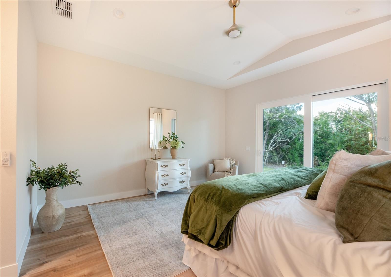 Image 22 of 65 For 2549 Palm Avenue