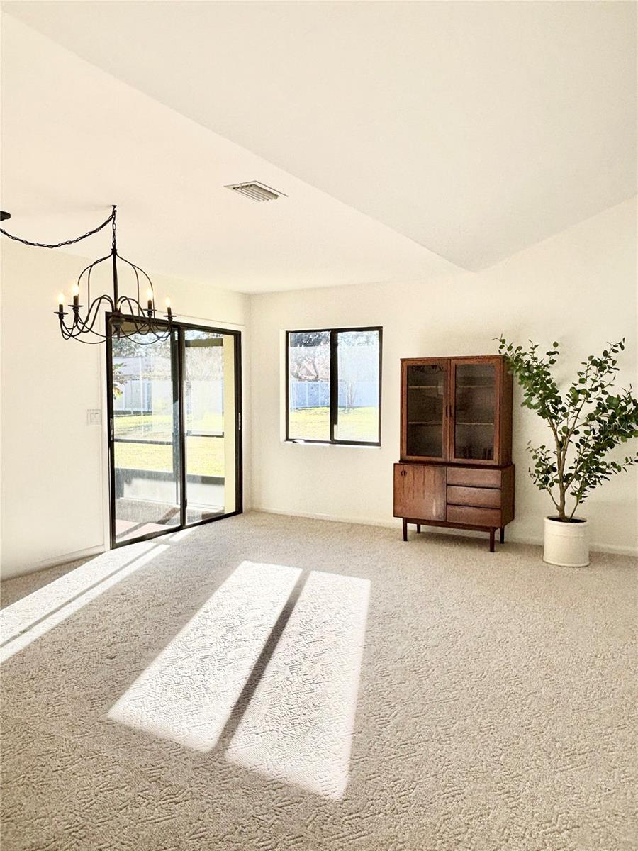 Image 7 of 32 For 17 Fenwick Lane