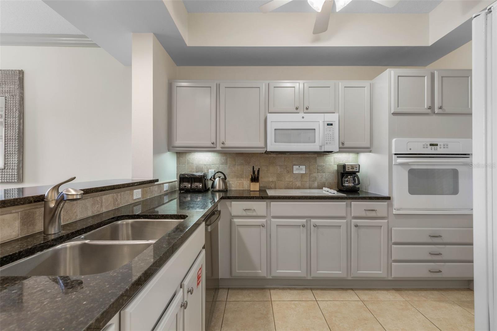 Image 18 of 66 For 102 Yacht Harbor Drive 478