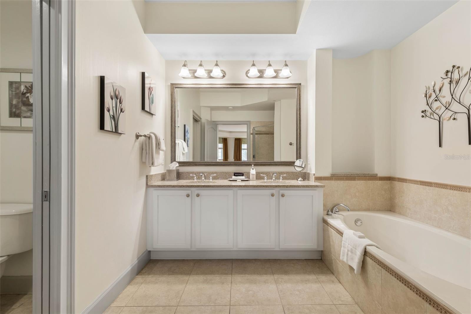 Image 28 of 66 For 102 Yacht Harbor Drive 478