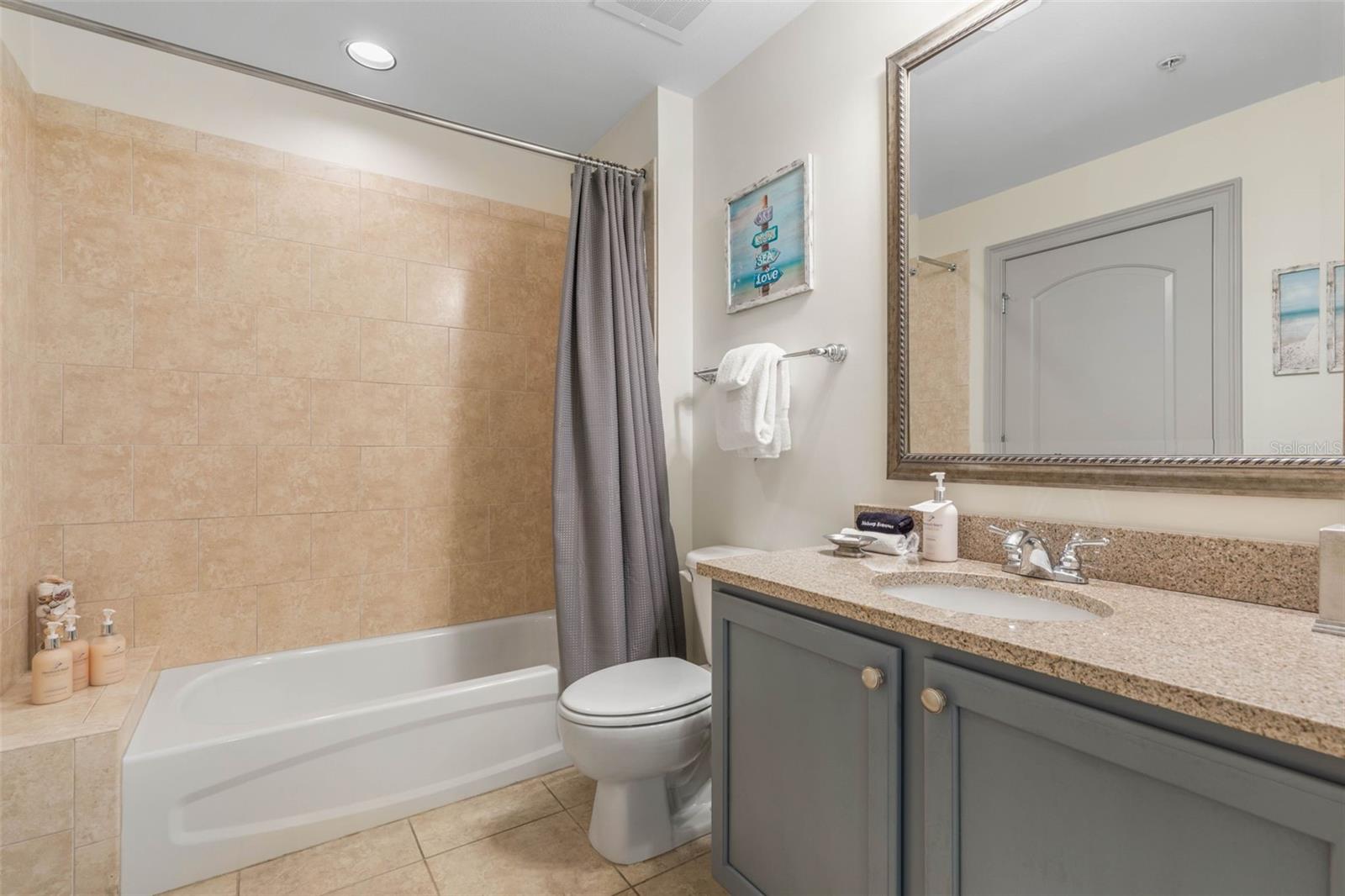 Image 36 of 66 For 102 Yacht Harbor Drive 478