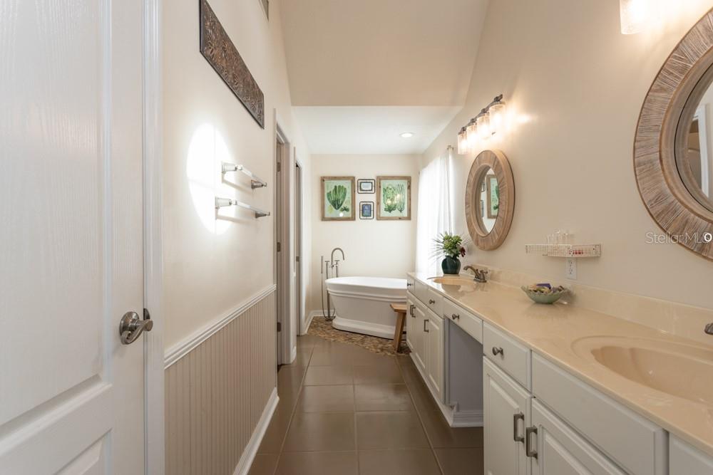 Image 28 of 51 For 5 Canterbury Woods