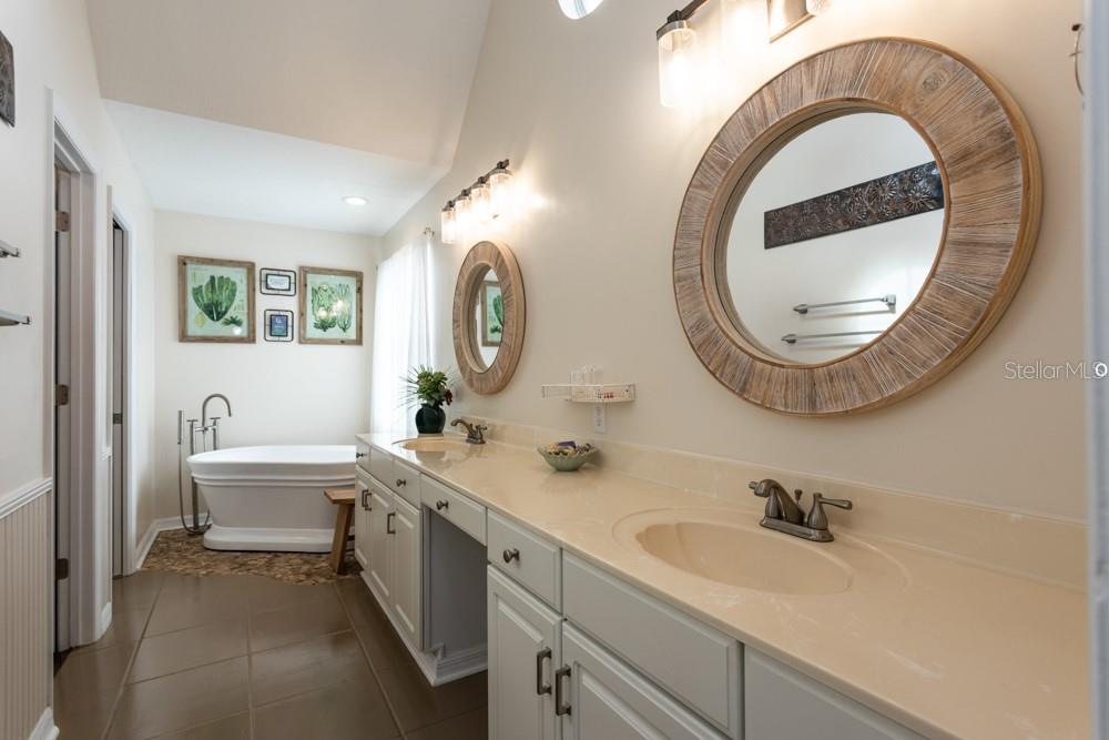 Image 29 of 51 For 5 Canterbury Woods