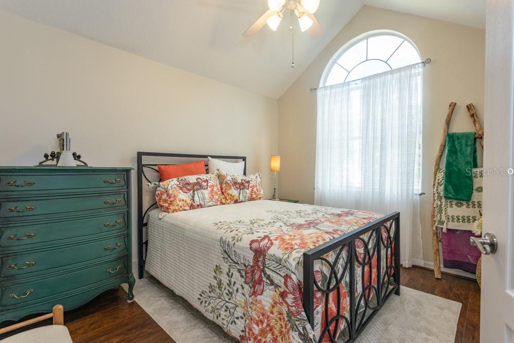 Image 33 of 51 For 5 Canterbury Woods