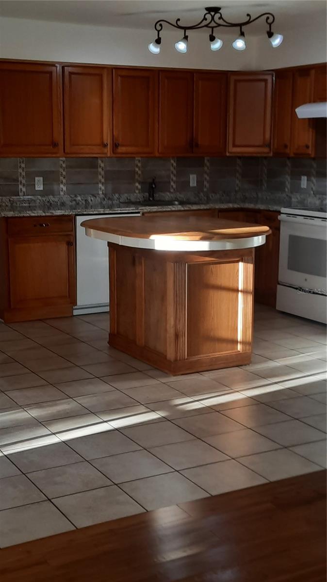 Image 19 of 41 For 1333 Bender Avenue