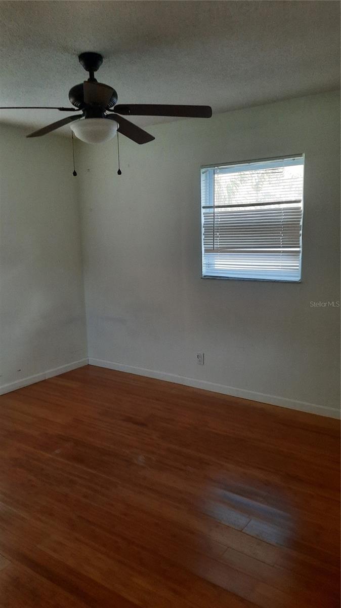 Image 32 of 41 For 1333 Bender Avenue