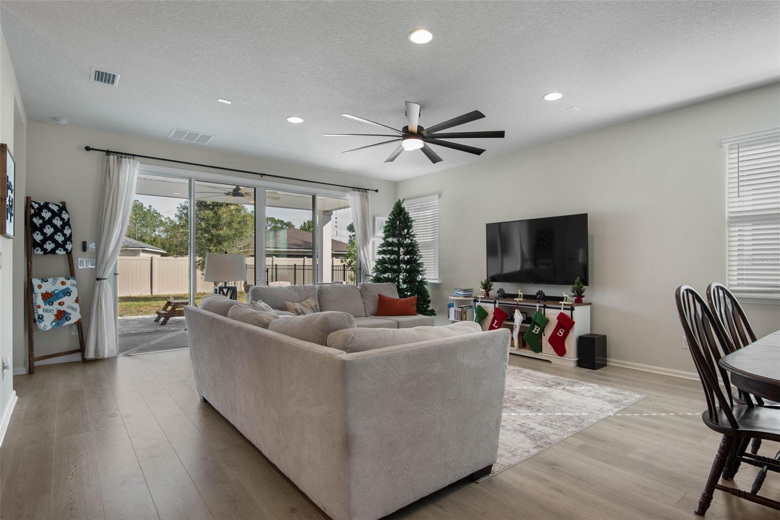 Image 11 of 47 For 143 Alderwood Place