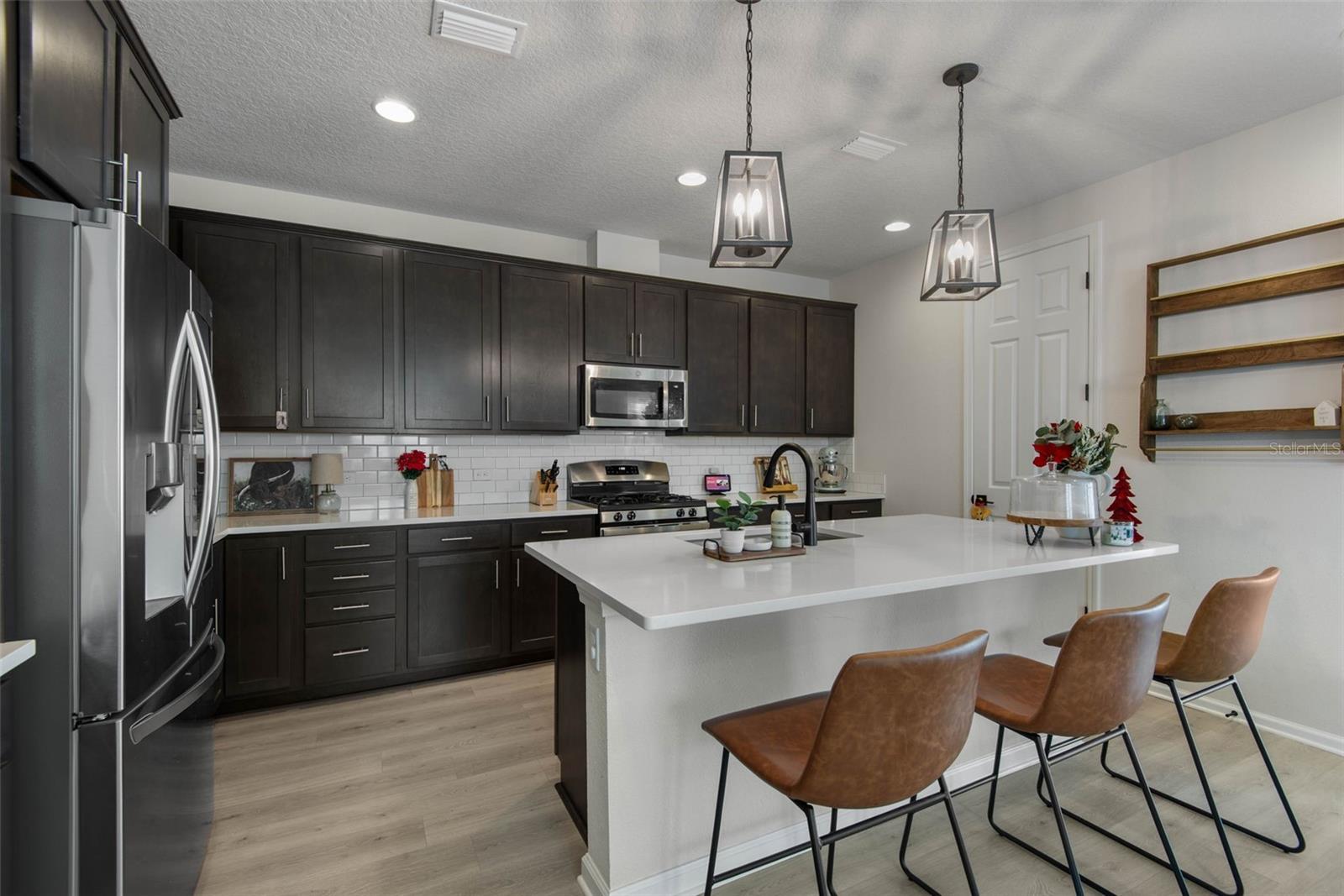 Image 18 of 47 For 143 Alderwood Place