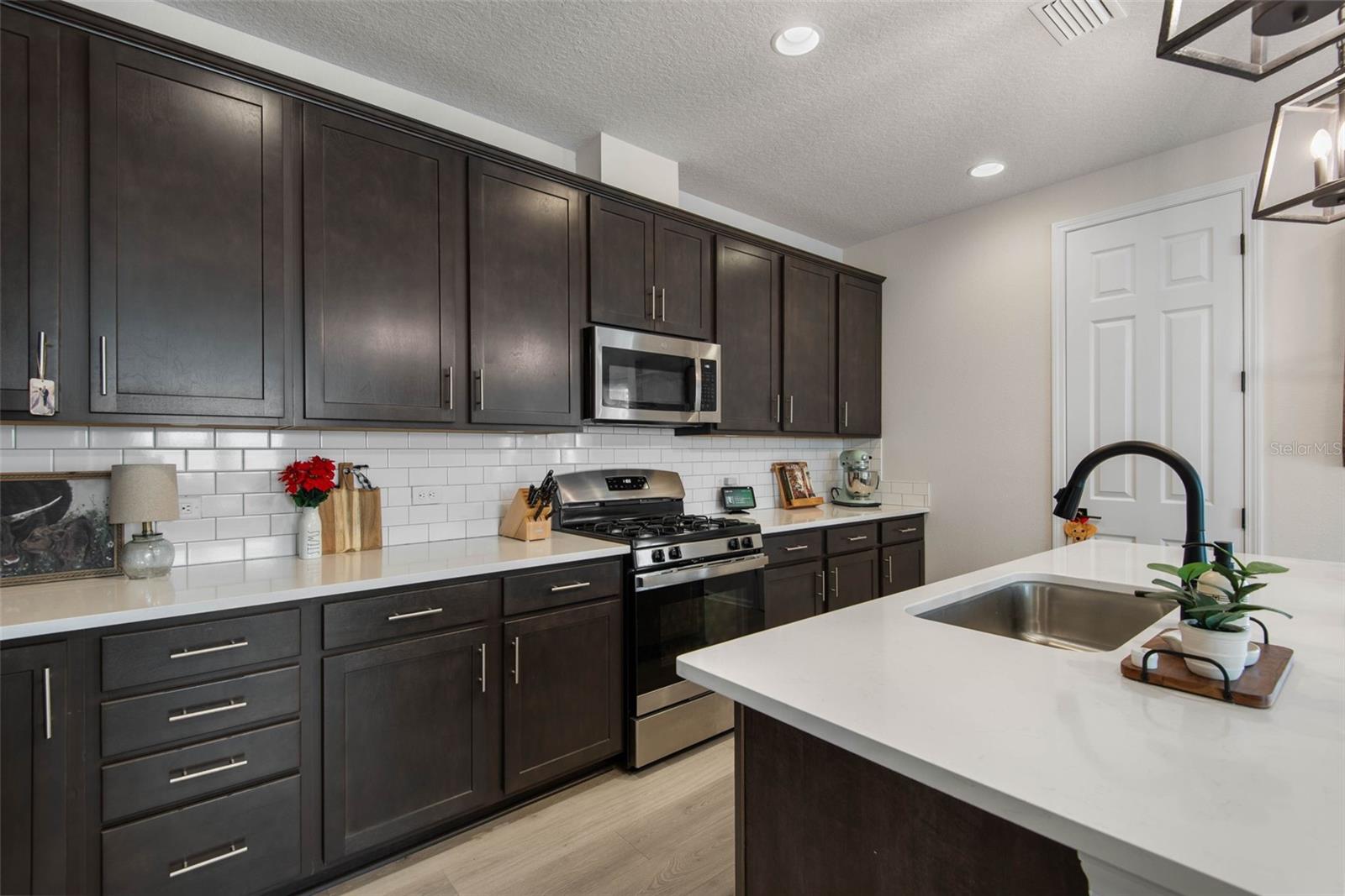 Image 19 of 47 For 143 Alderwood Place