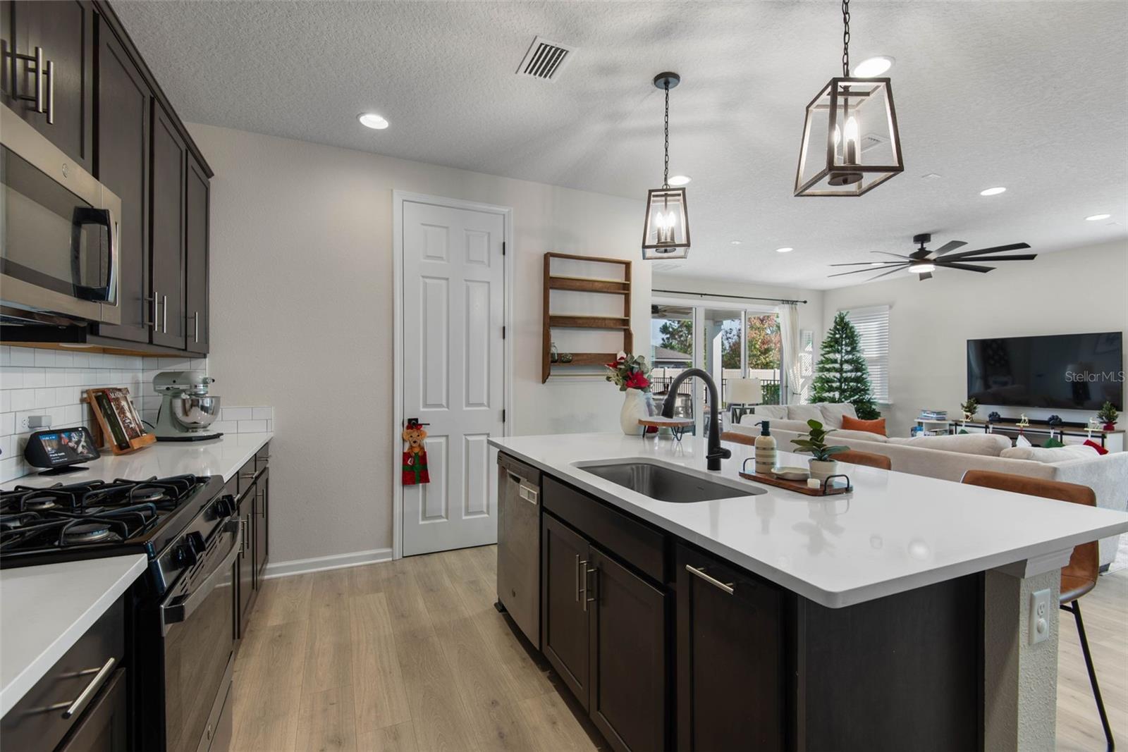 Image 20 of 47 For 143 Alderwood Place