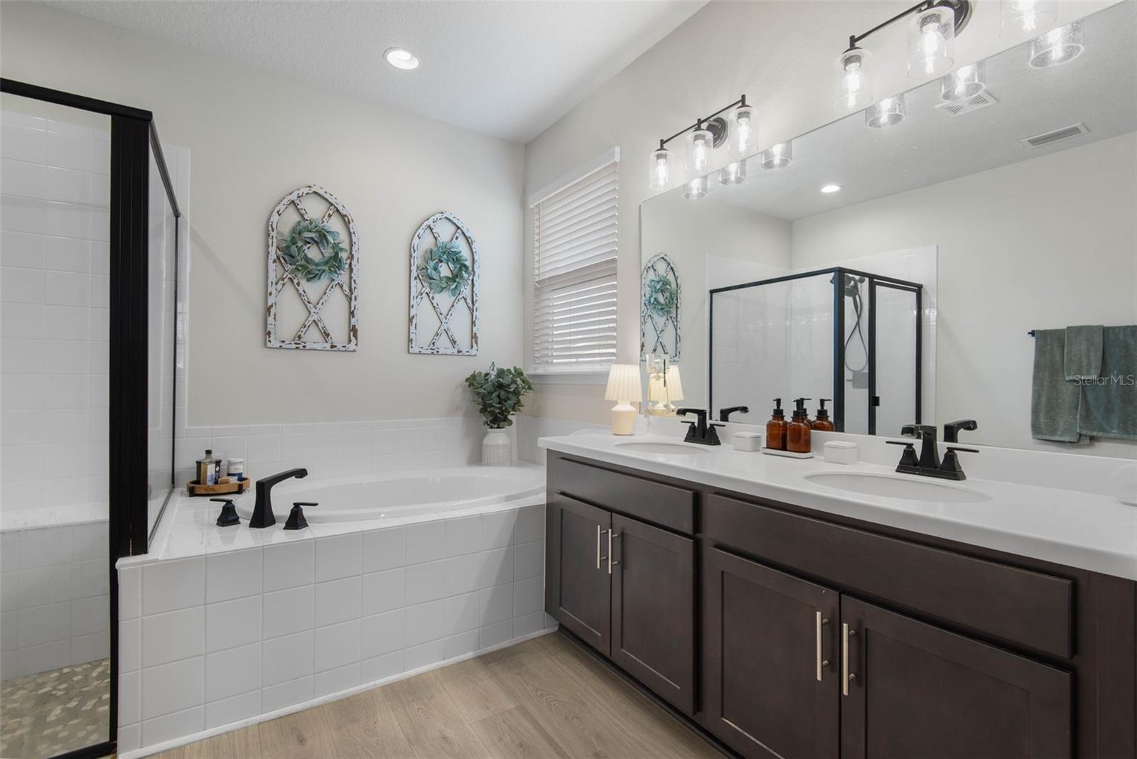 Image 27 of 47 For 143 Alderwood Place