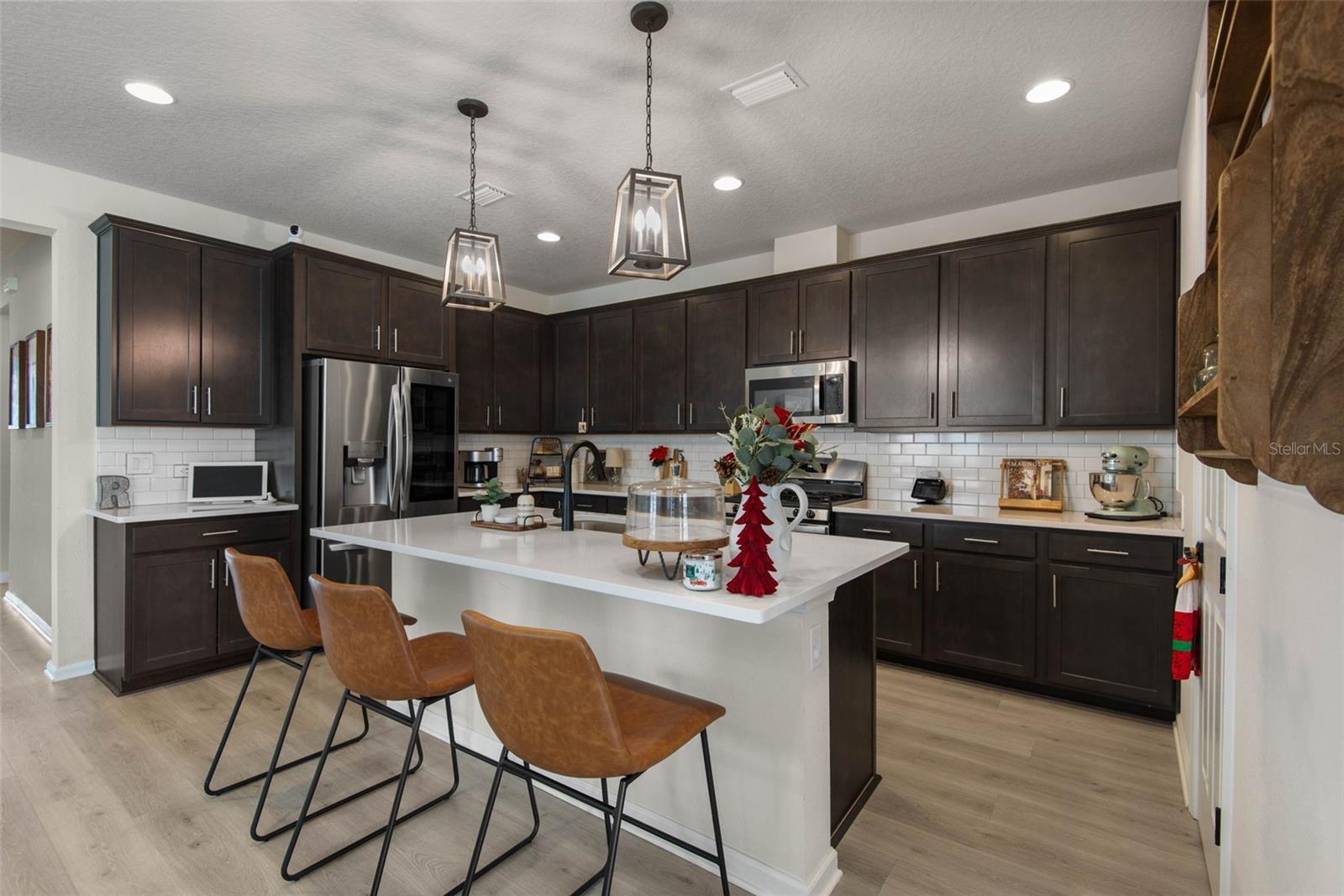 Image 5 of 47 For 143 Alderwood Place