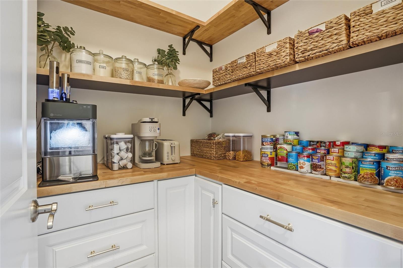 Image 10 of 76 For 4377 Castle Oak Court