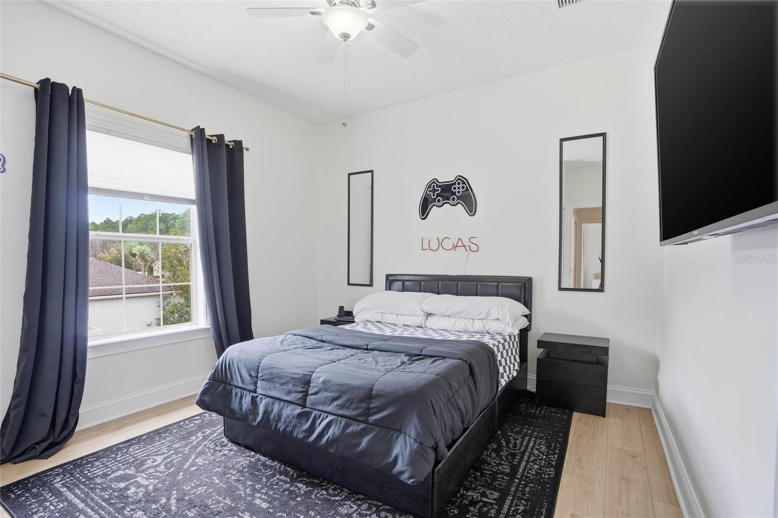 Image 16 of 76 For 4377 Castle Oak Court