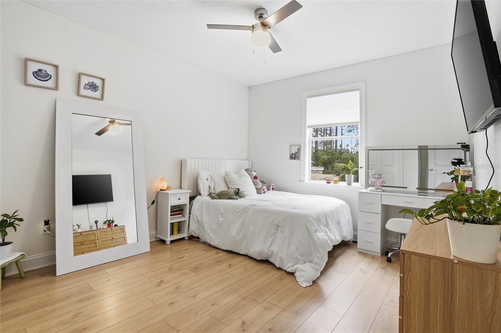 Image 17 of 76 For 4377 Castle Oak Court