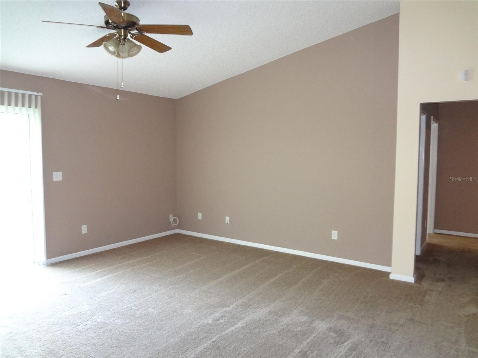 Image 13 of 24 For 6 Buffalo Grove Drive