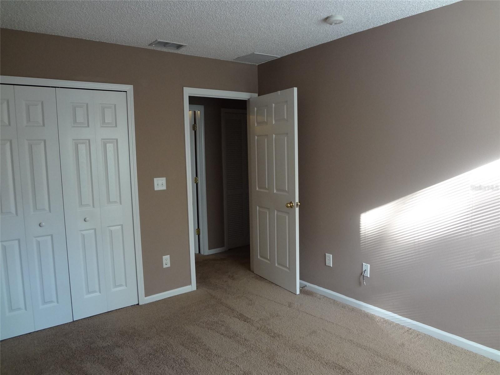 Image 19 of 24 For 6 Buffalo Grove Drive