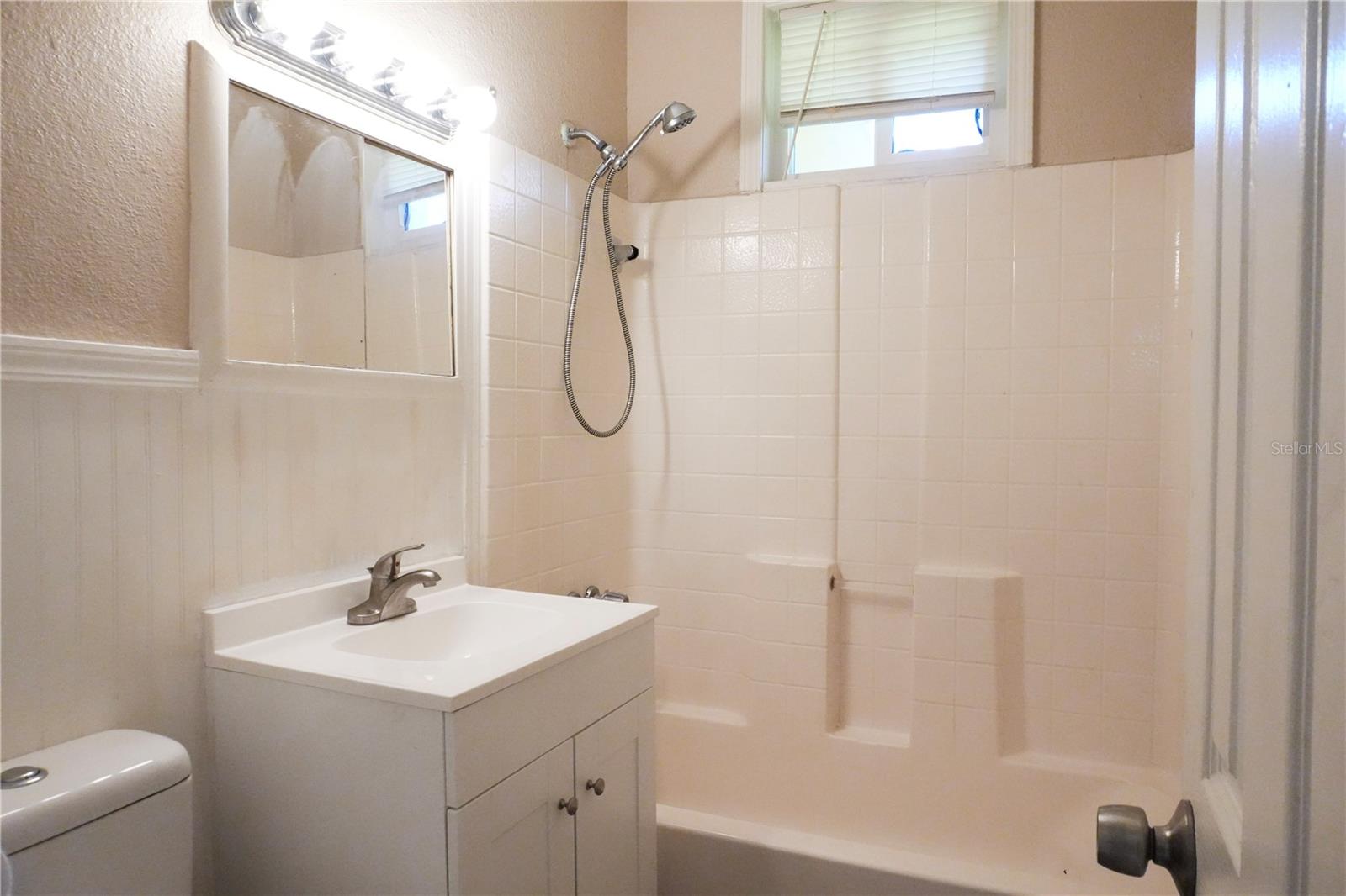 Image 12 of 18 For 608 Bay Avenue