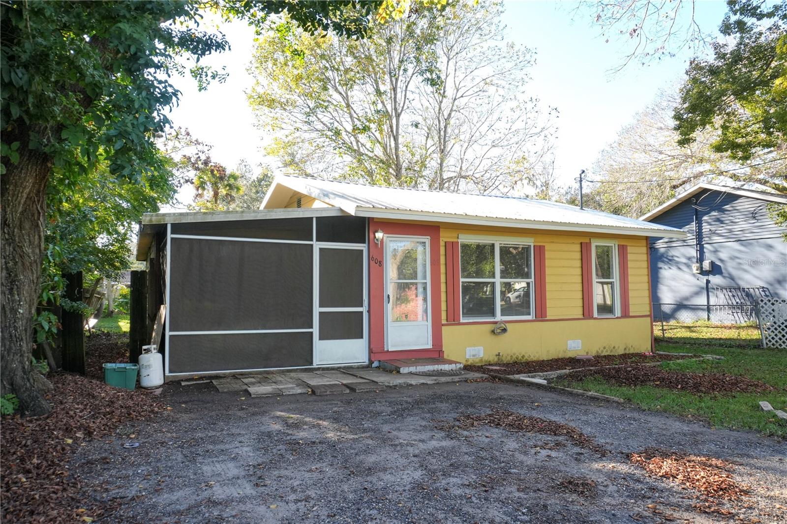 Image 2 of 18 For 608 Bay Avenue