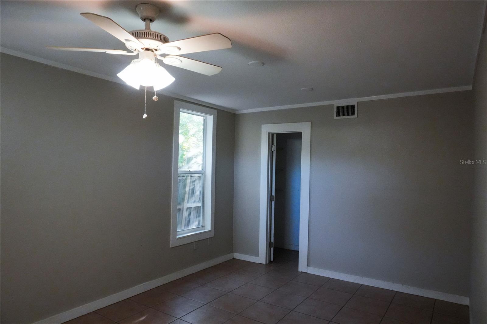 Image 9 of 18 For 608 Bay Avenue