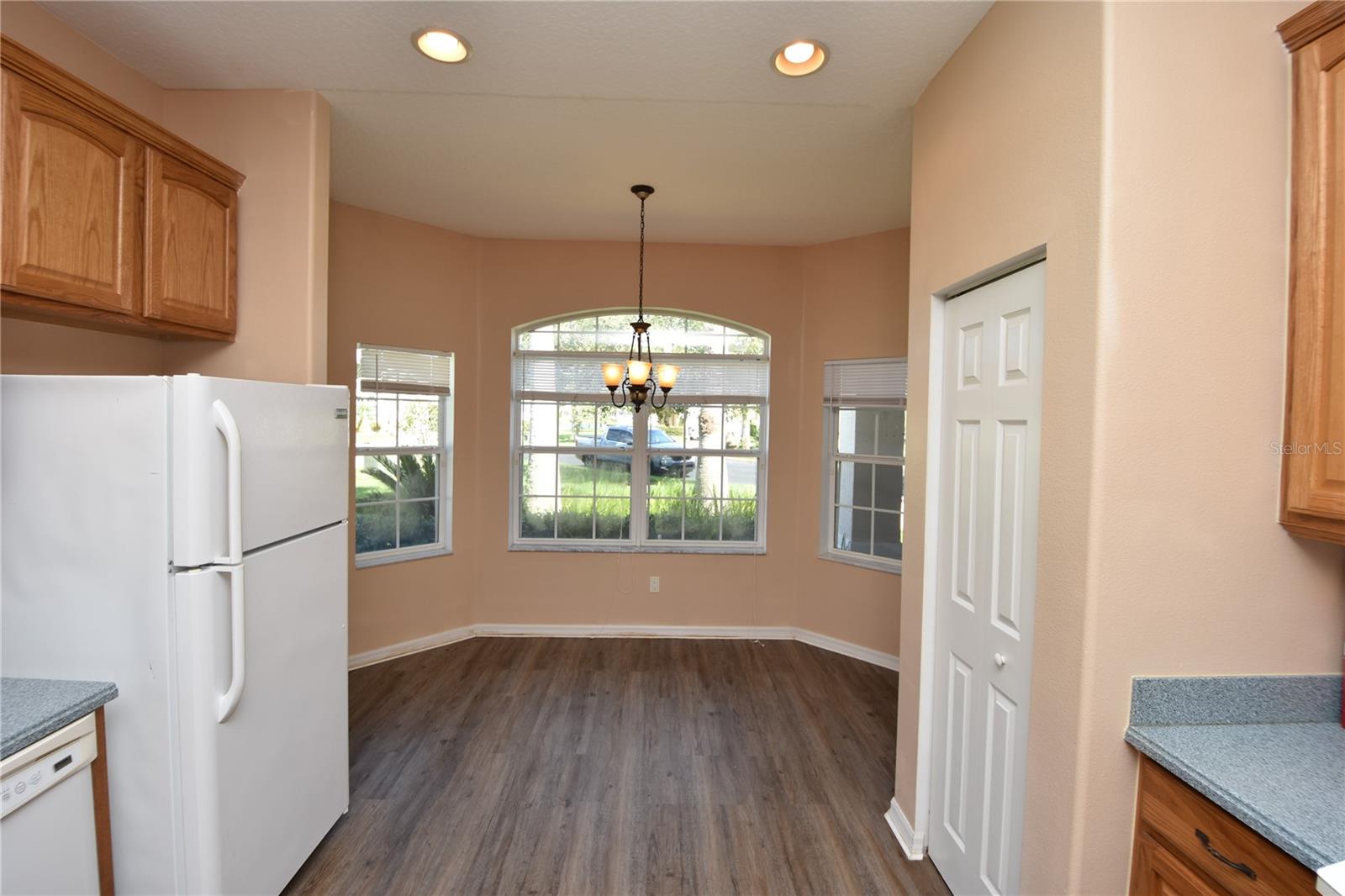 Image 12 of 55 For 8 Rivergate Lane