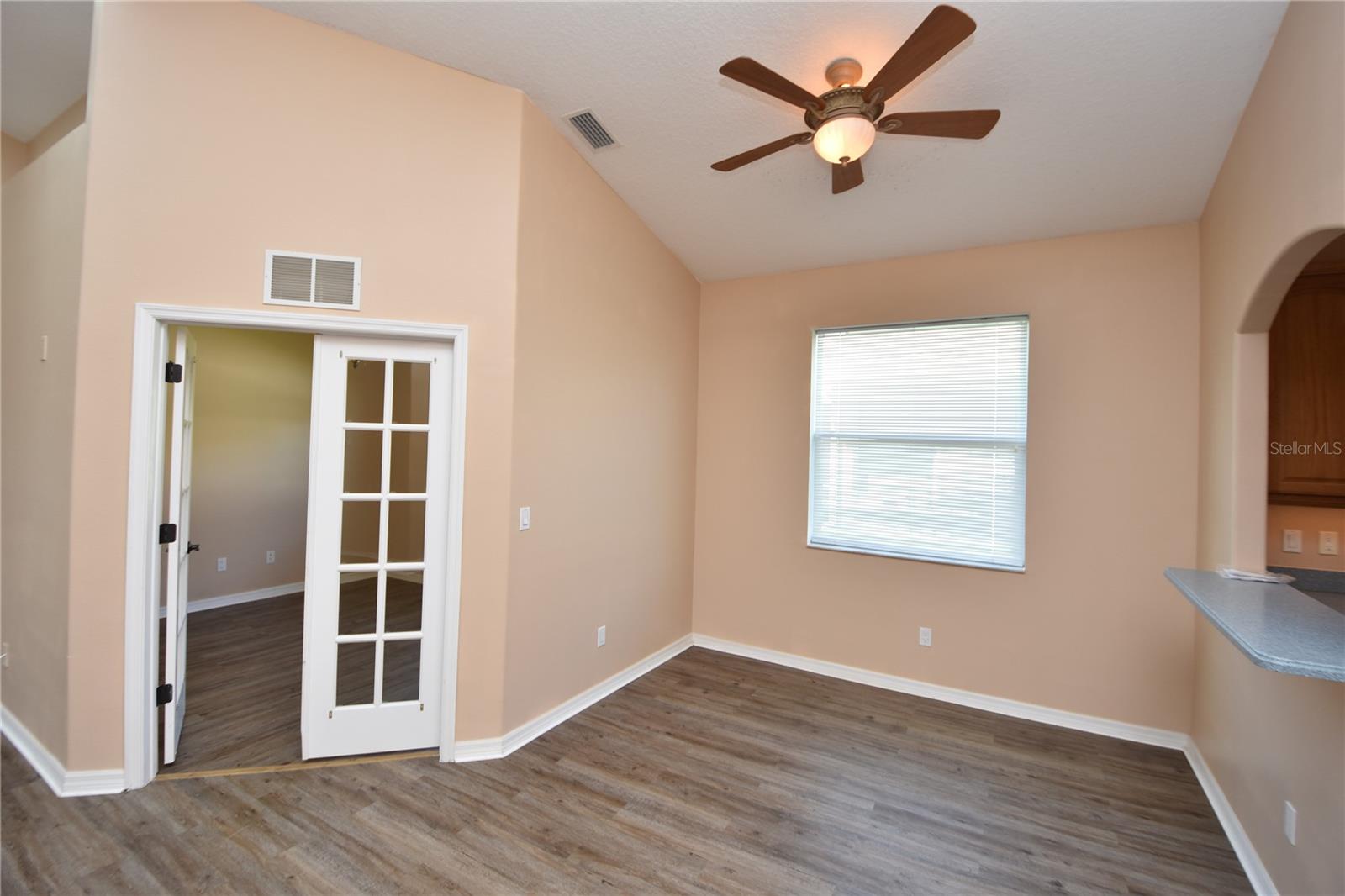 Image 15 of 55 For 8 Rivergate Lane