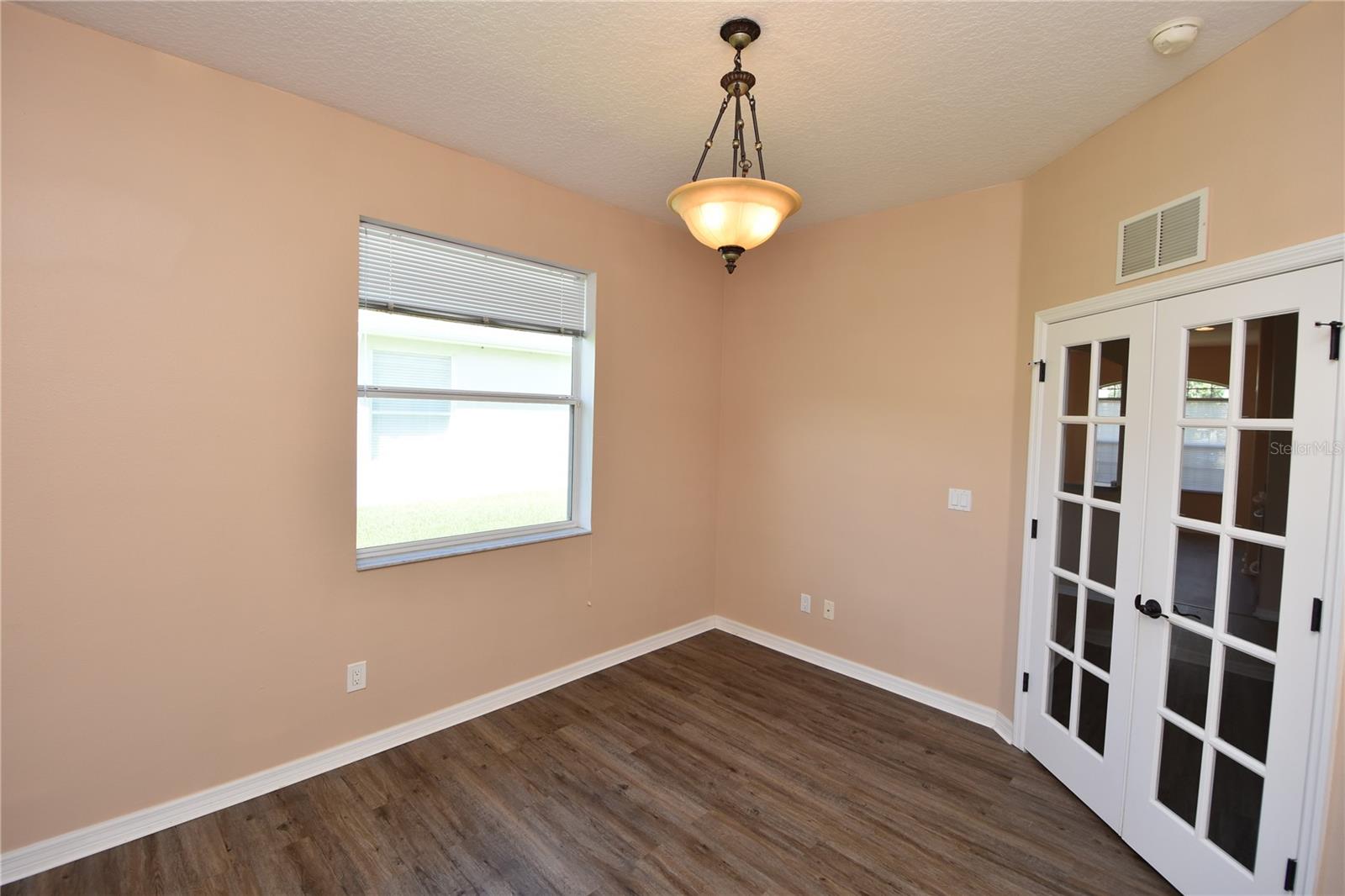 Image 17 of 55 For 8 Rivergate Lane