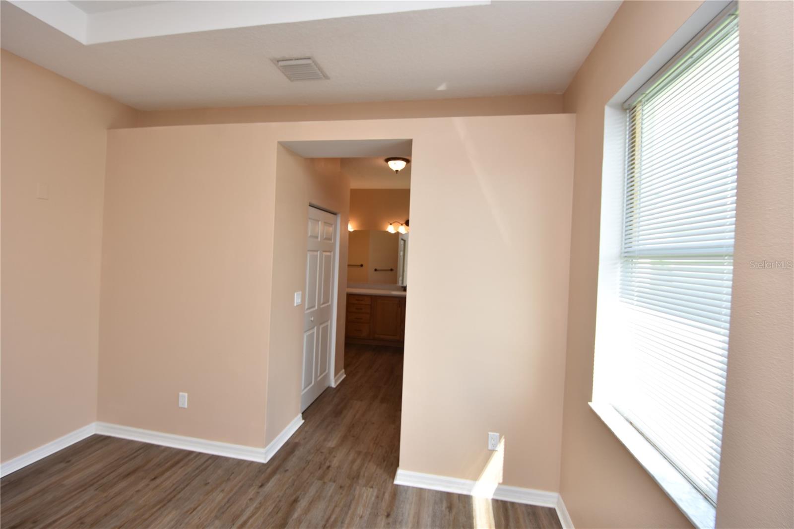 Image 35 of 55 For 8 Rivergate Lane