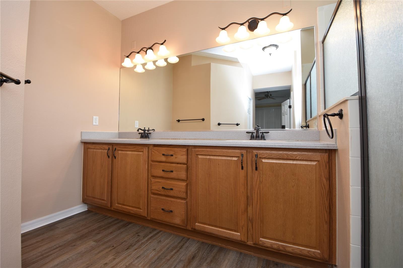 Image 36 of 55 For 8 Rivergate Lane