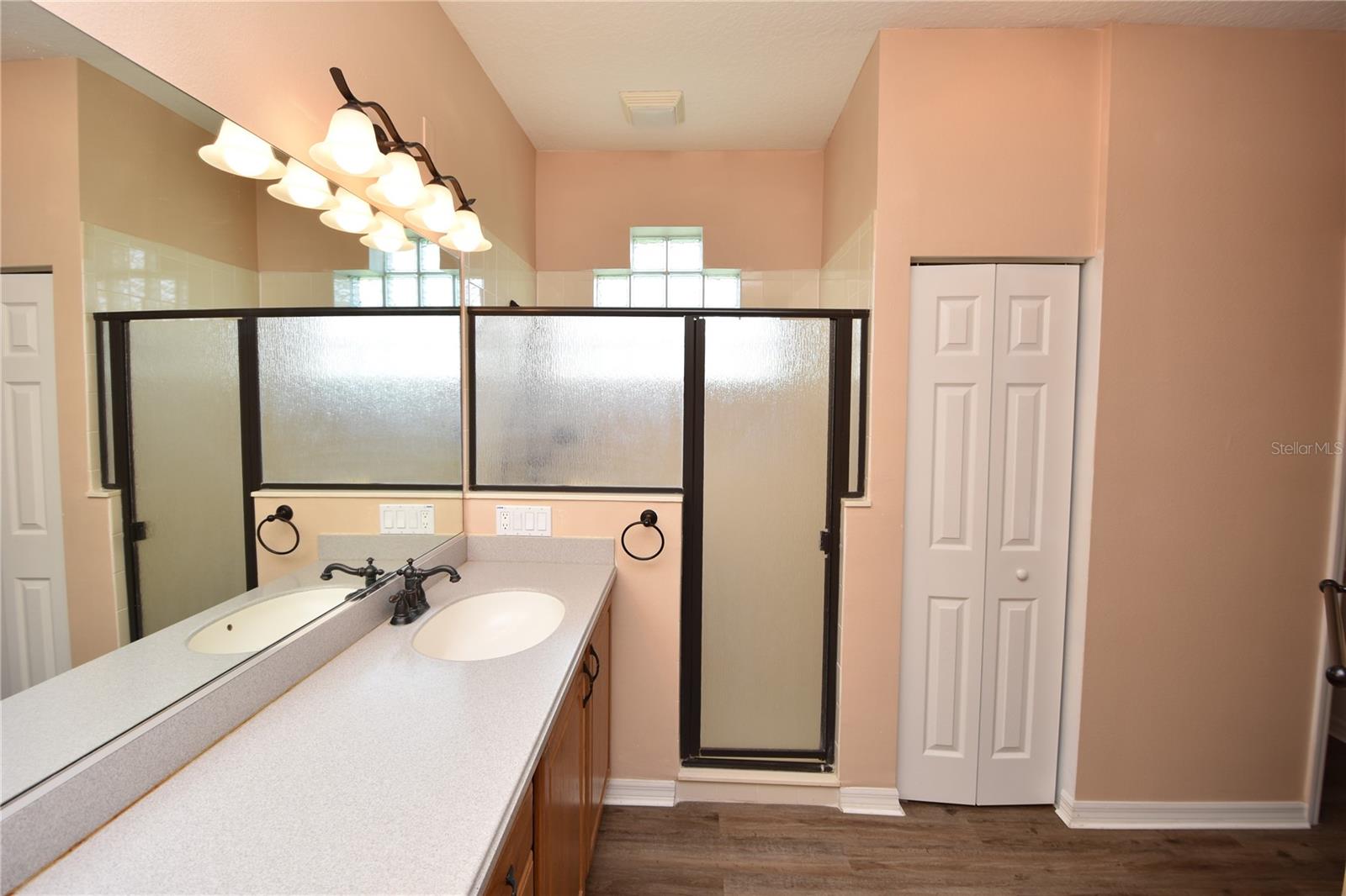 Image 37 of 55 For 8 Rivergate Lane