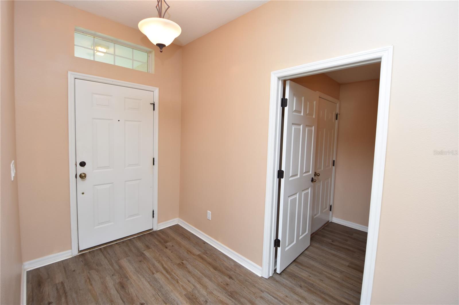 Image 5 of 55 For 8 Rivergate Lane