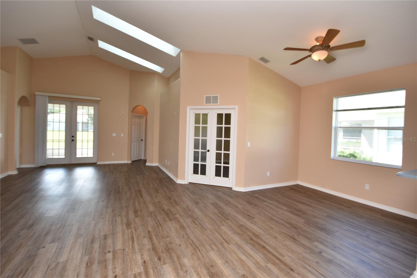 Image 6 of 55 For 8 Rivergate Lane