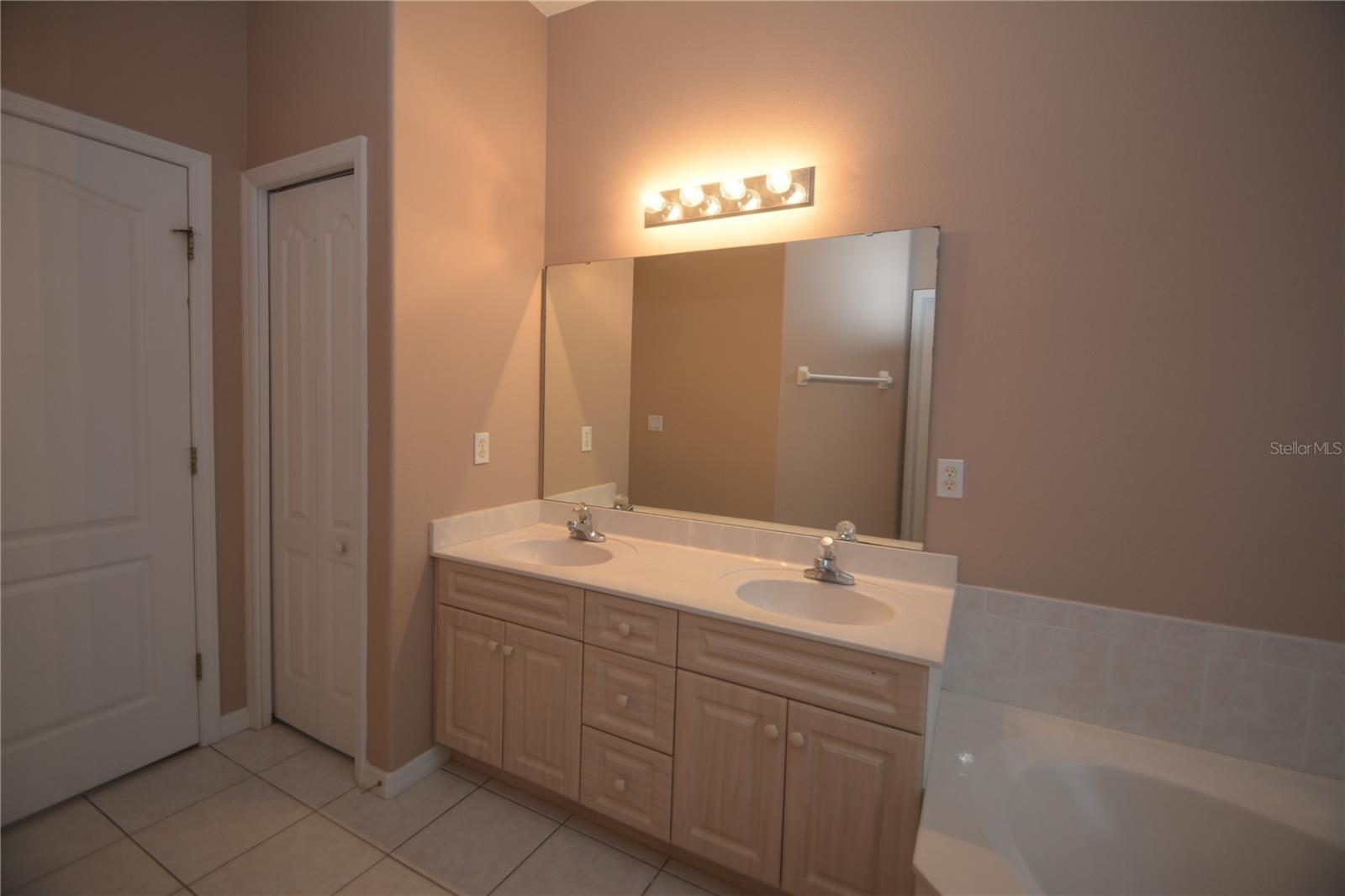 Image 34 of 45 For 3 Senora Court