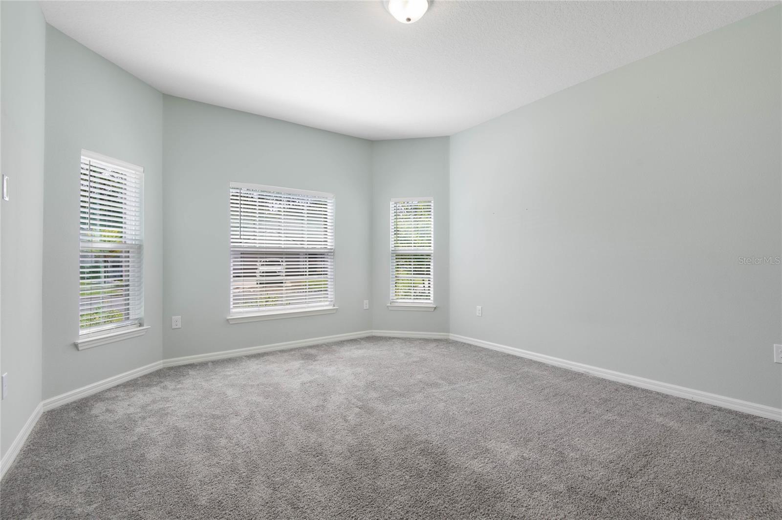 Image 10 of 64 For 51 Oakleaf Way