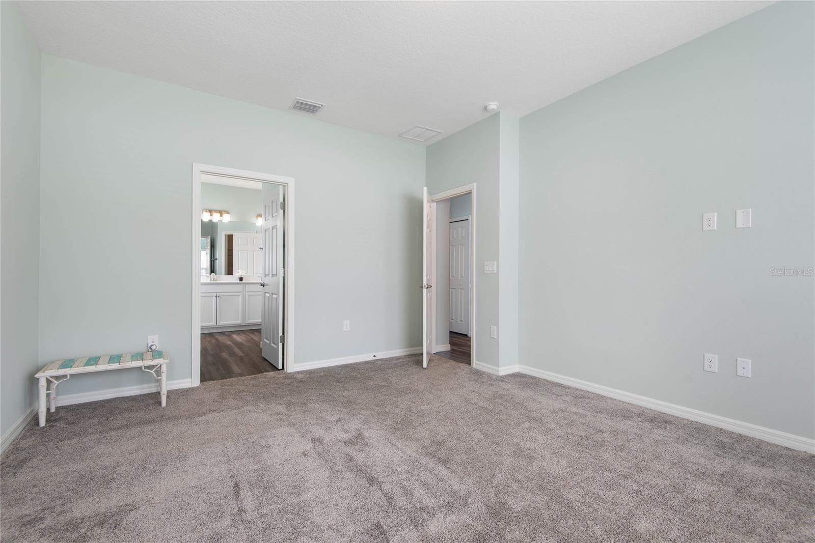 Image 30 of 64 For 51 Oakleaf Way