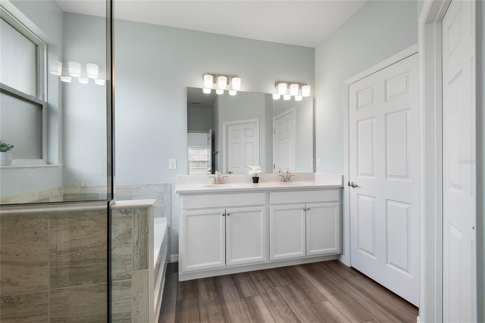 Image 32 of 64 For 51 Oakleaf Way