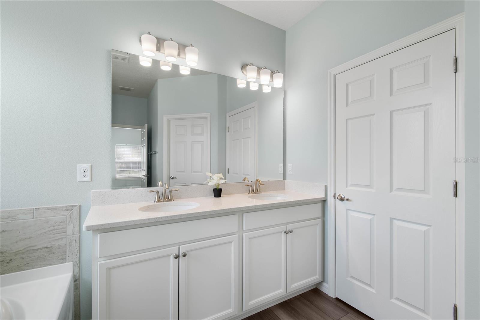 Image 33 of 64 For 51 Oakleaf Way