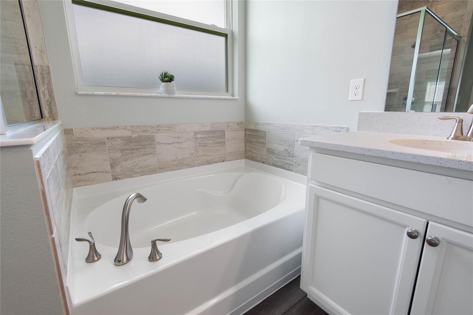 Image 34 of 64 For 51 Oakleaf Way