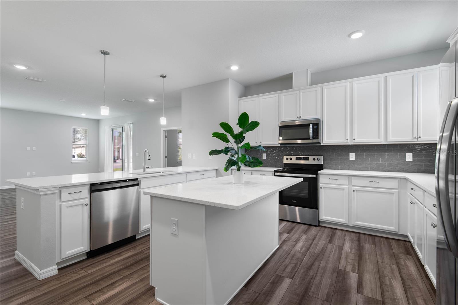 Image 4 of 64 For 51 Oakleaf Way