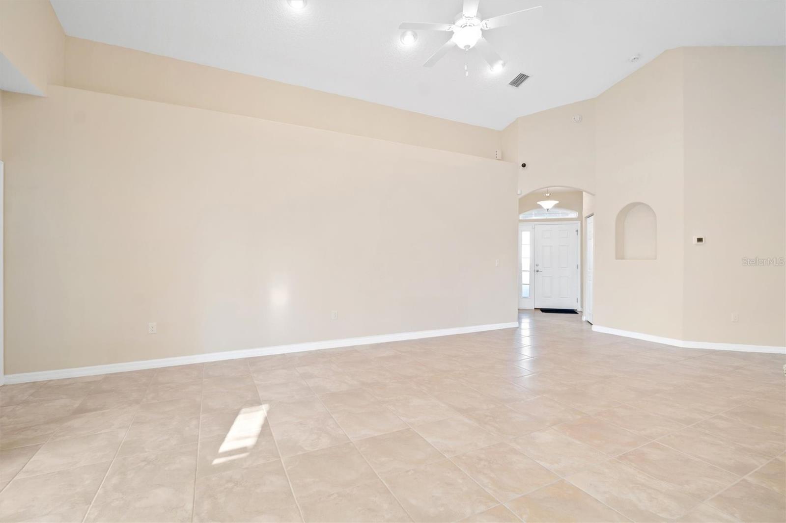 Image 15 of 56 For 76 Park Place Circle