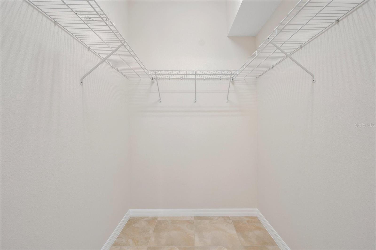 Image 28 of 56 For 76 Park Place Circle