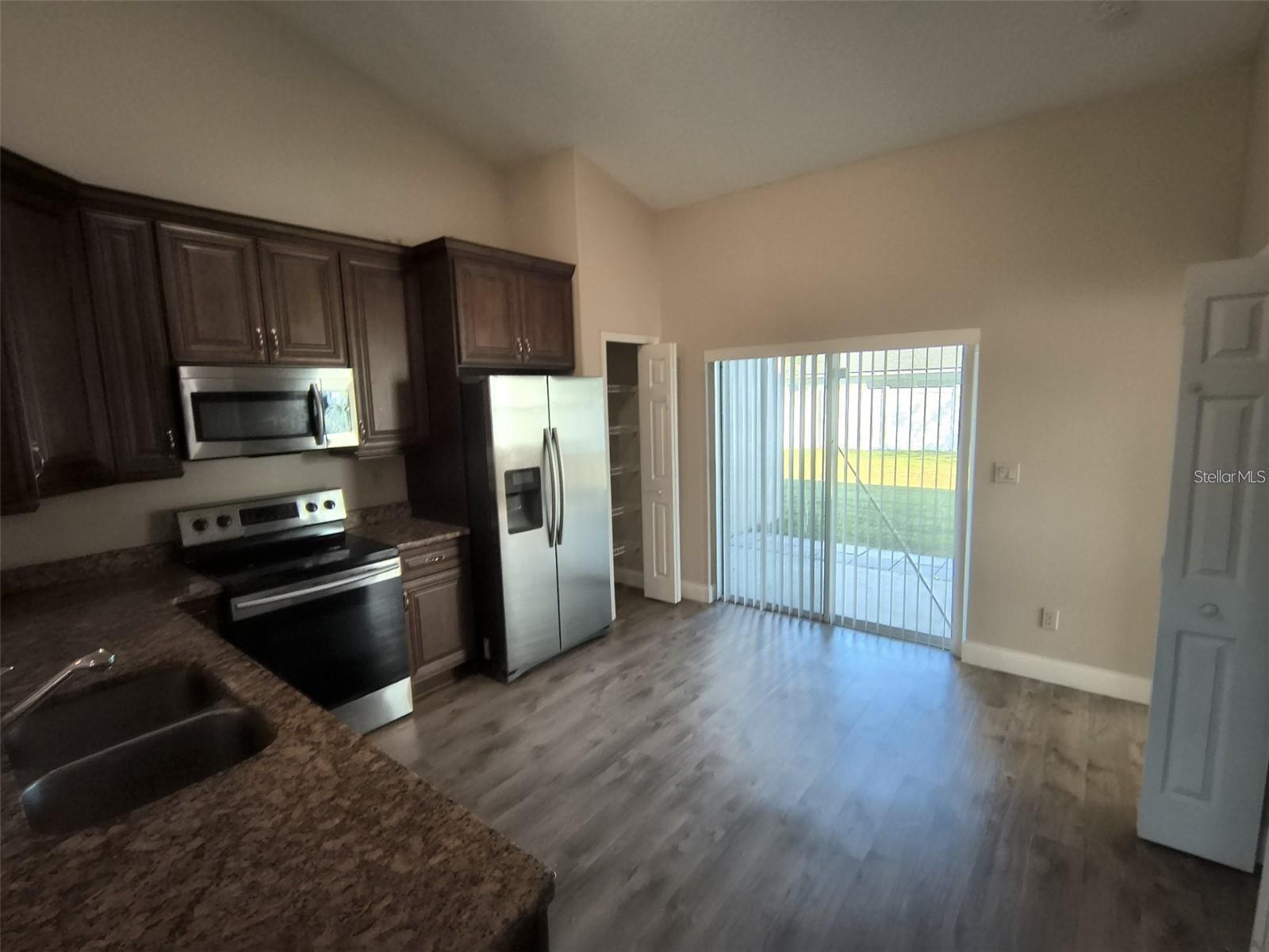 Image 4 of 7 For 13 Wood Amber Lane B