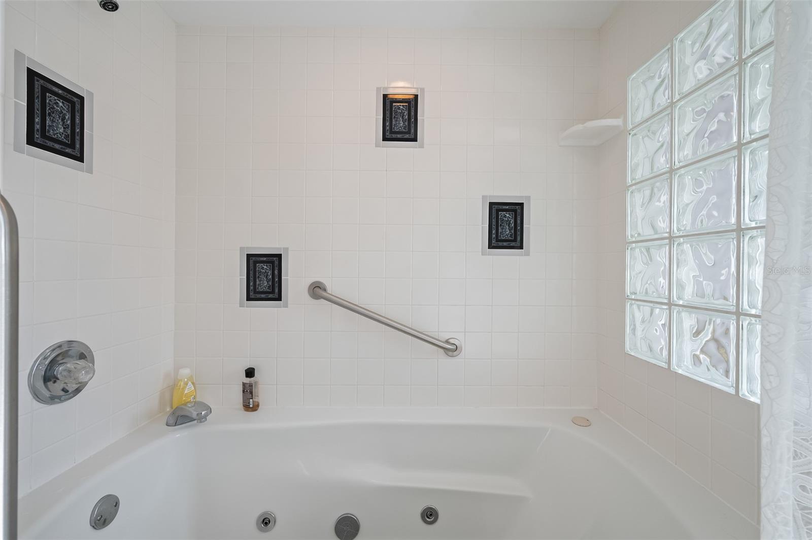 Image 22 of 39 For 2238 16th Avenue