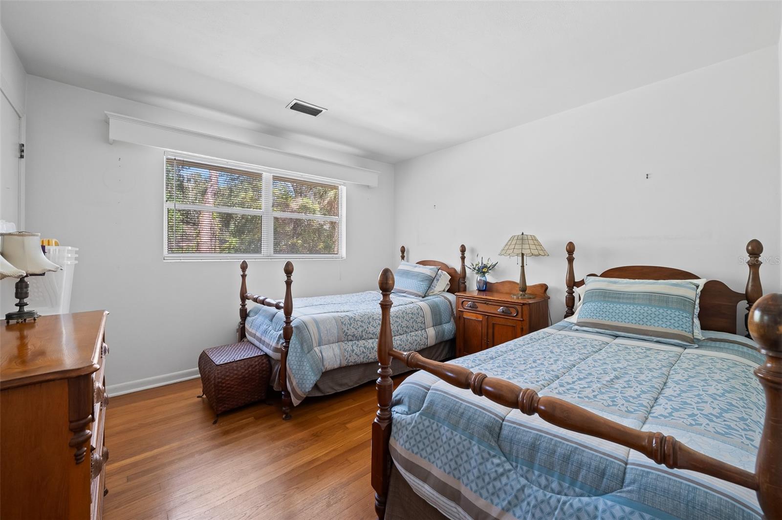 Image 24 of 39 For 2238 16th Avenue