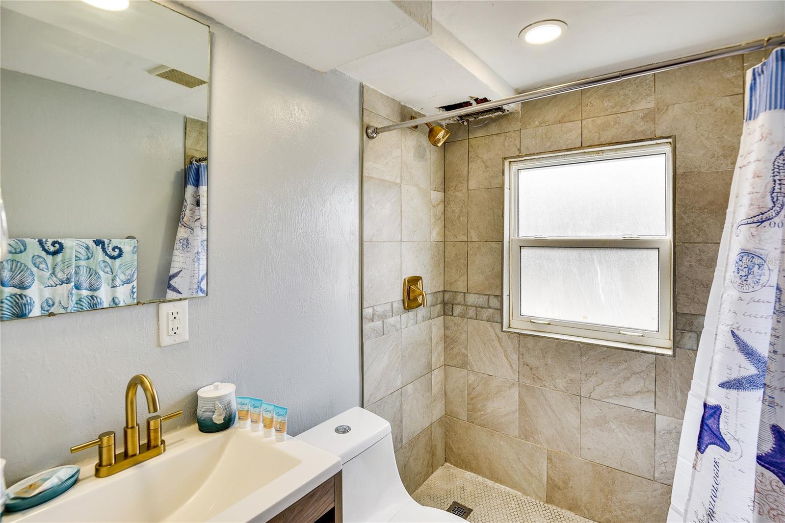 Image 12 of 47 For 572 Magnolia Avenue